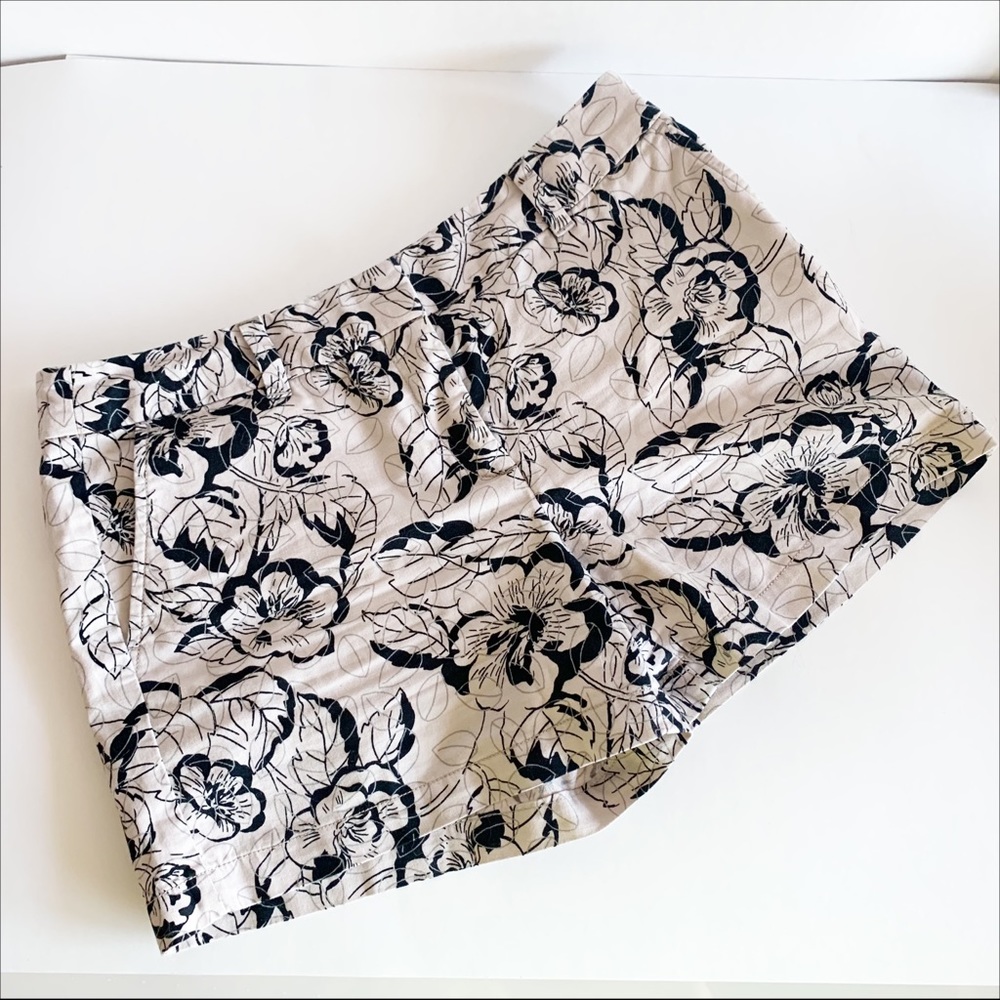 LOFT Floral Tailored High Rise 4" Shorts - Size 6